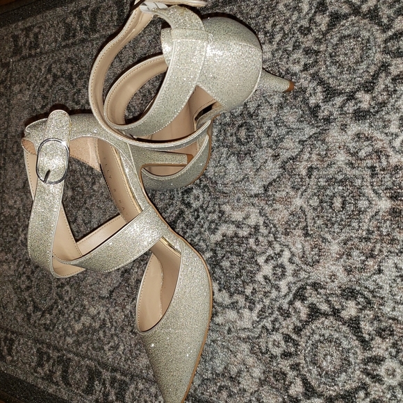 Silver cross-strap heels - Picture 3 of 8